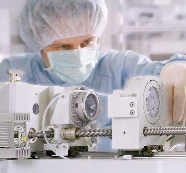 Assembly of a system for semiconductor industry Assembly of a system for semiconductor industry